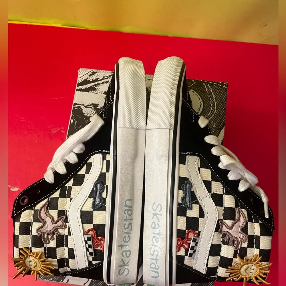 Vans skate sk8-Hi  skate is tan checkerboard VNOA5FCC89C size 4.0 M for boy - Picture 5 of 12